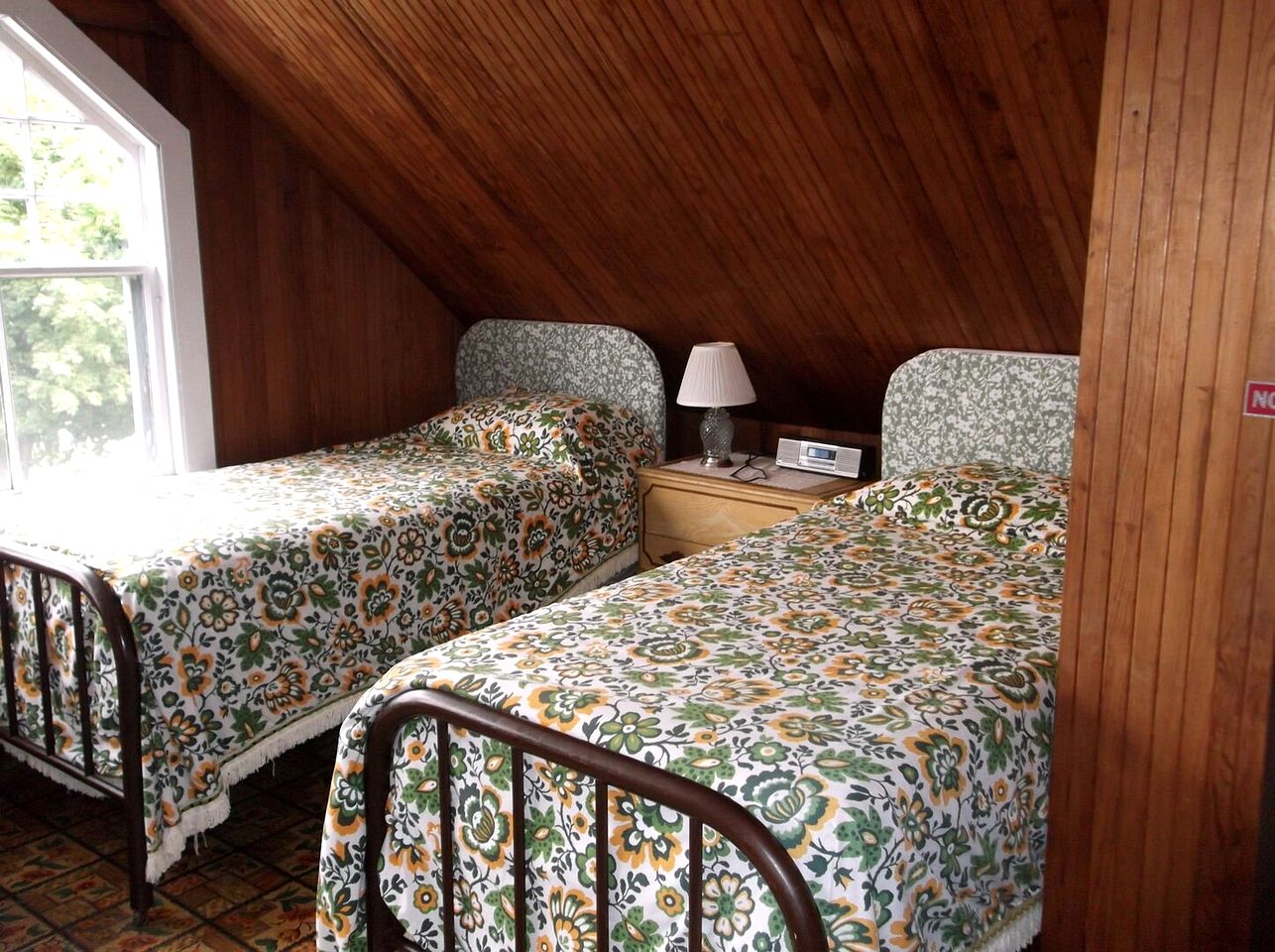 Charming Pet-Friendly Beachfront Cottage near Activities and Attractions in York Beach, Maine