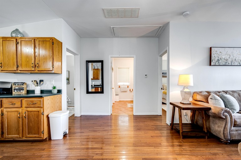 Cottages (Canada, Leamington, Ontario)