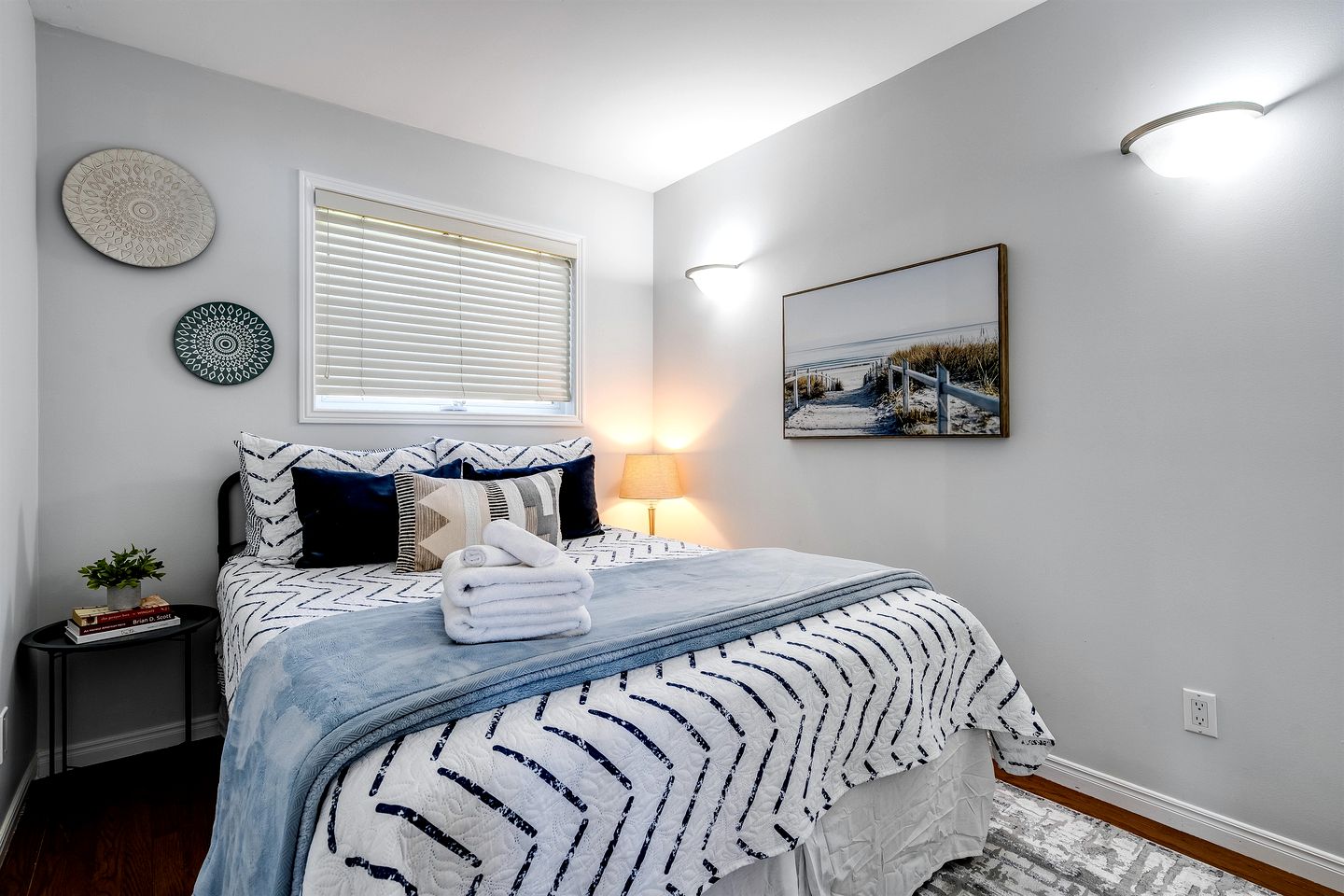 Cozy Cottage with Beautiful Views of Lake Erie from the Private Deck in Kingsville, Ontario