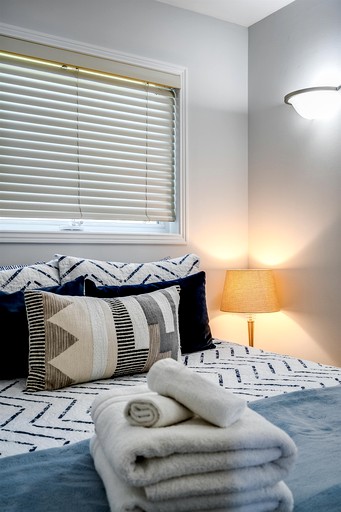 Cottages (Canada, Leamington, Ontario)