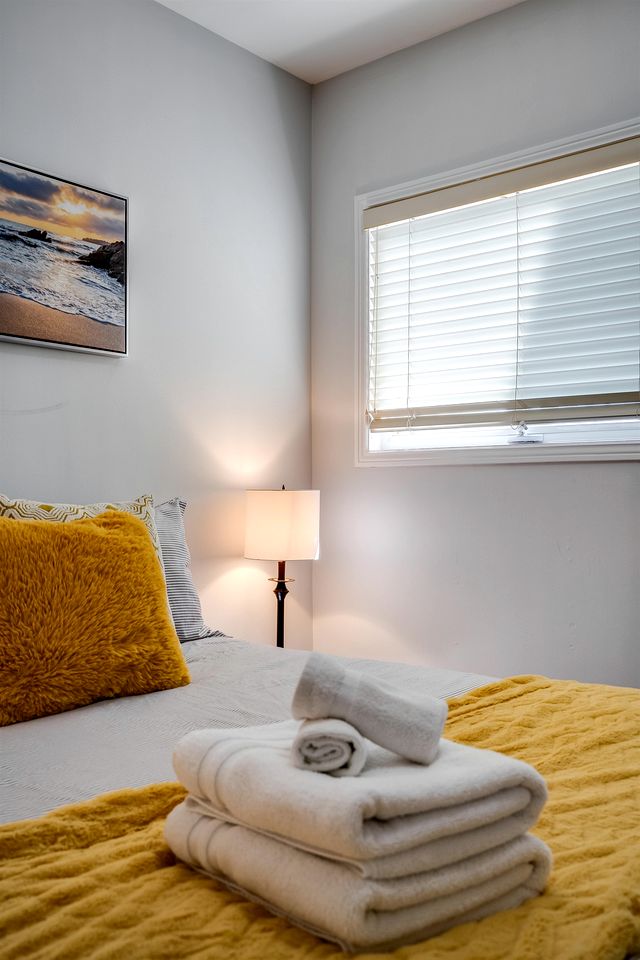 Cozy Cottage with Beautiful Views of Lake Erie from the Private Deck in Kingsville, Ontario