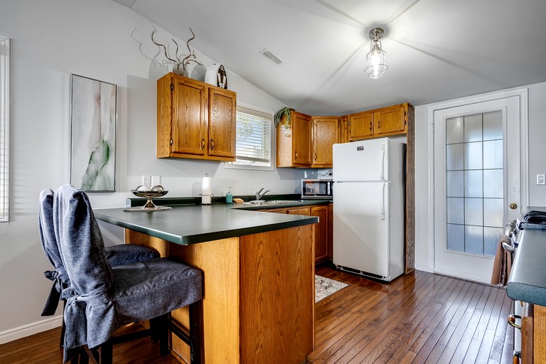 Cottages (Canada, Leamington, Ontario)