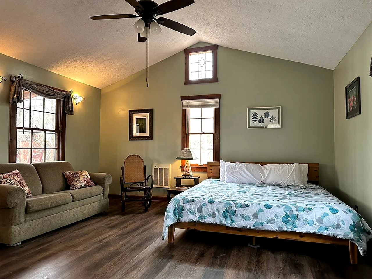 Cozy Cottage in Northern Georgia near the Blue Ridge Mountains, Perfect for a Weekend Getaway