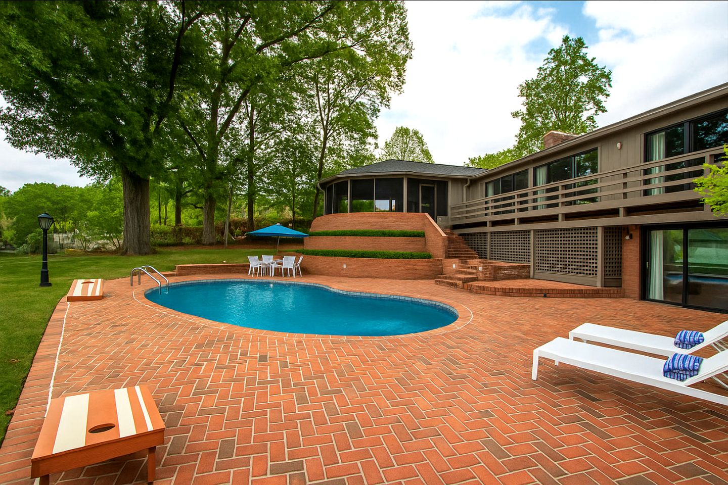 Cozy Cottage with Swimming Pool in Charlotte, North Carolina