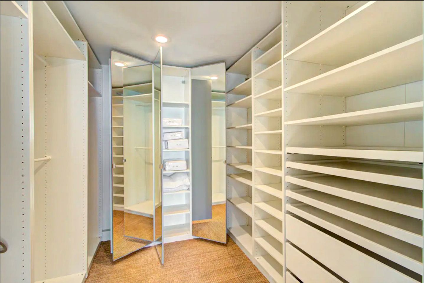 Cozy Cottage with Swimming Pool in Charlotte, North Carolina