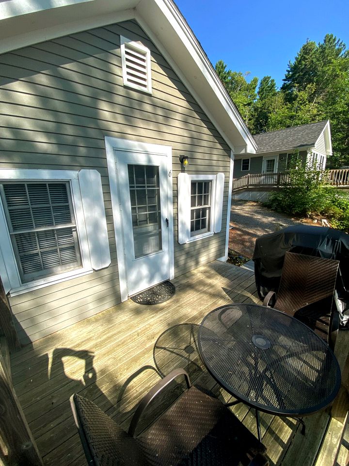 Cozy Cottage with Private Deck near West Penobscot Bay, Maine