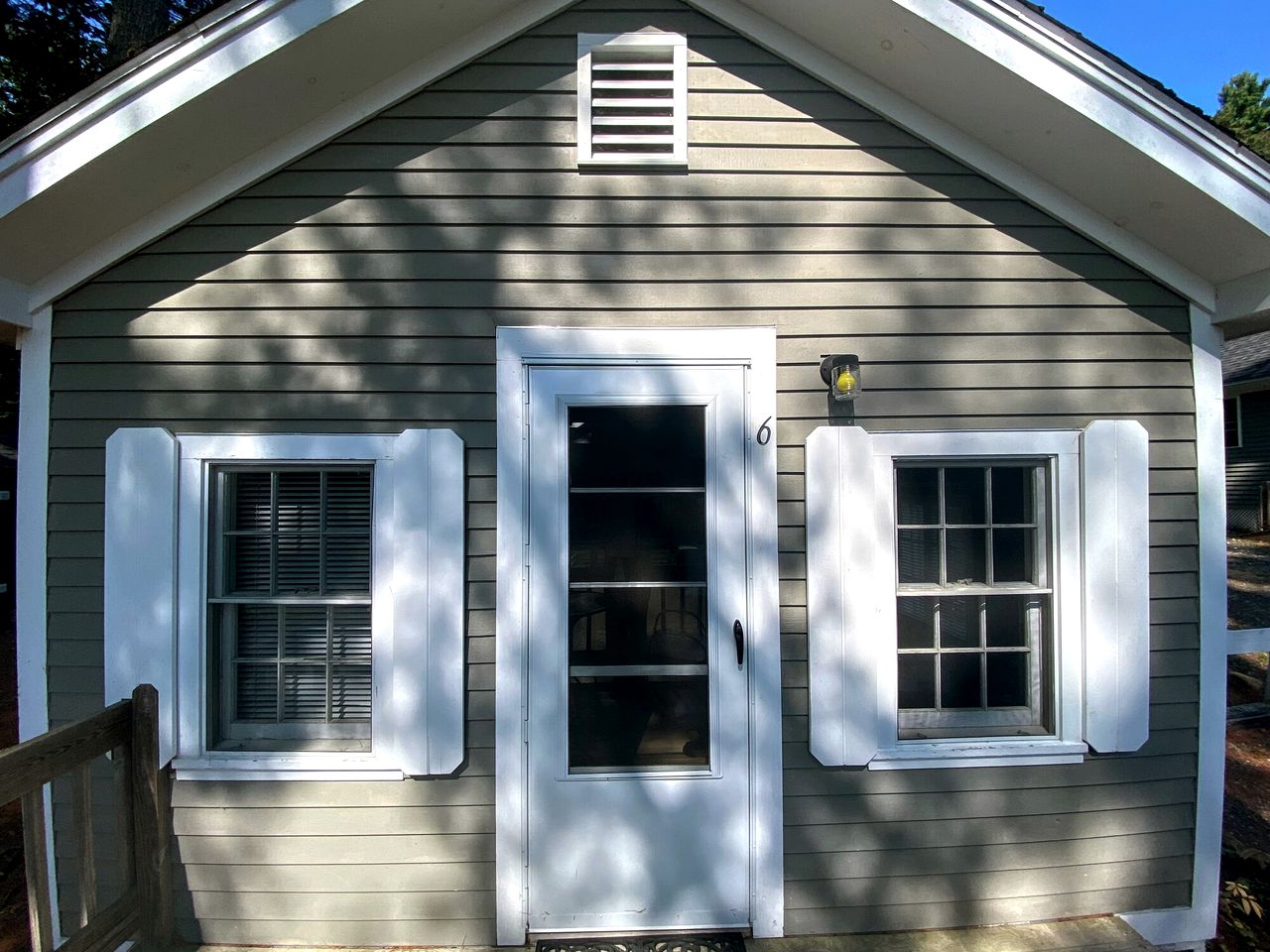 Cozy Cottage with Private Deck near West Penobscot Bay, Maine