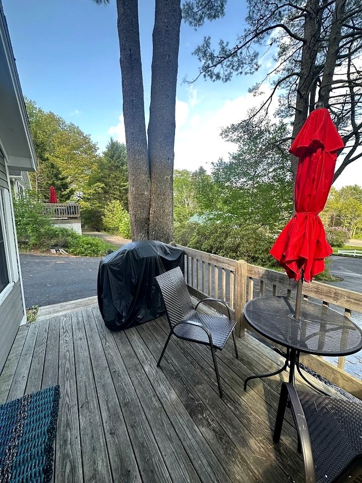 Cozy Cottage with Private Deck near West Penobscot Bay, Maine