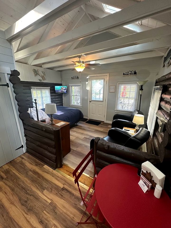 Cozy Cottage with Private Deck near West Penobscot Bay, Maine