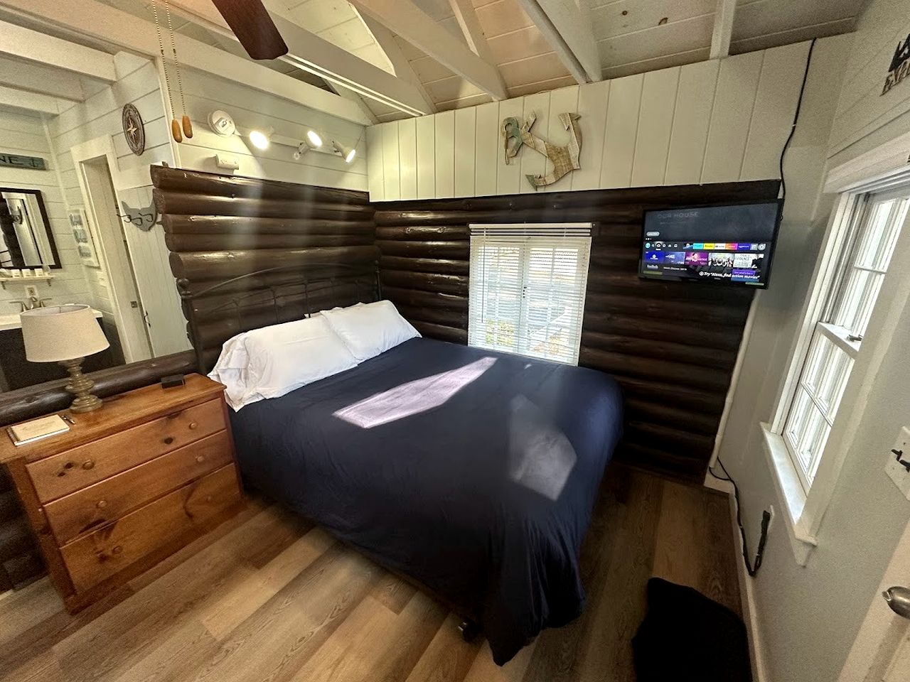 Cozy Cottage with Private Deck near West Penobscot Bay, Maine