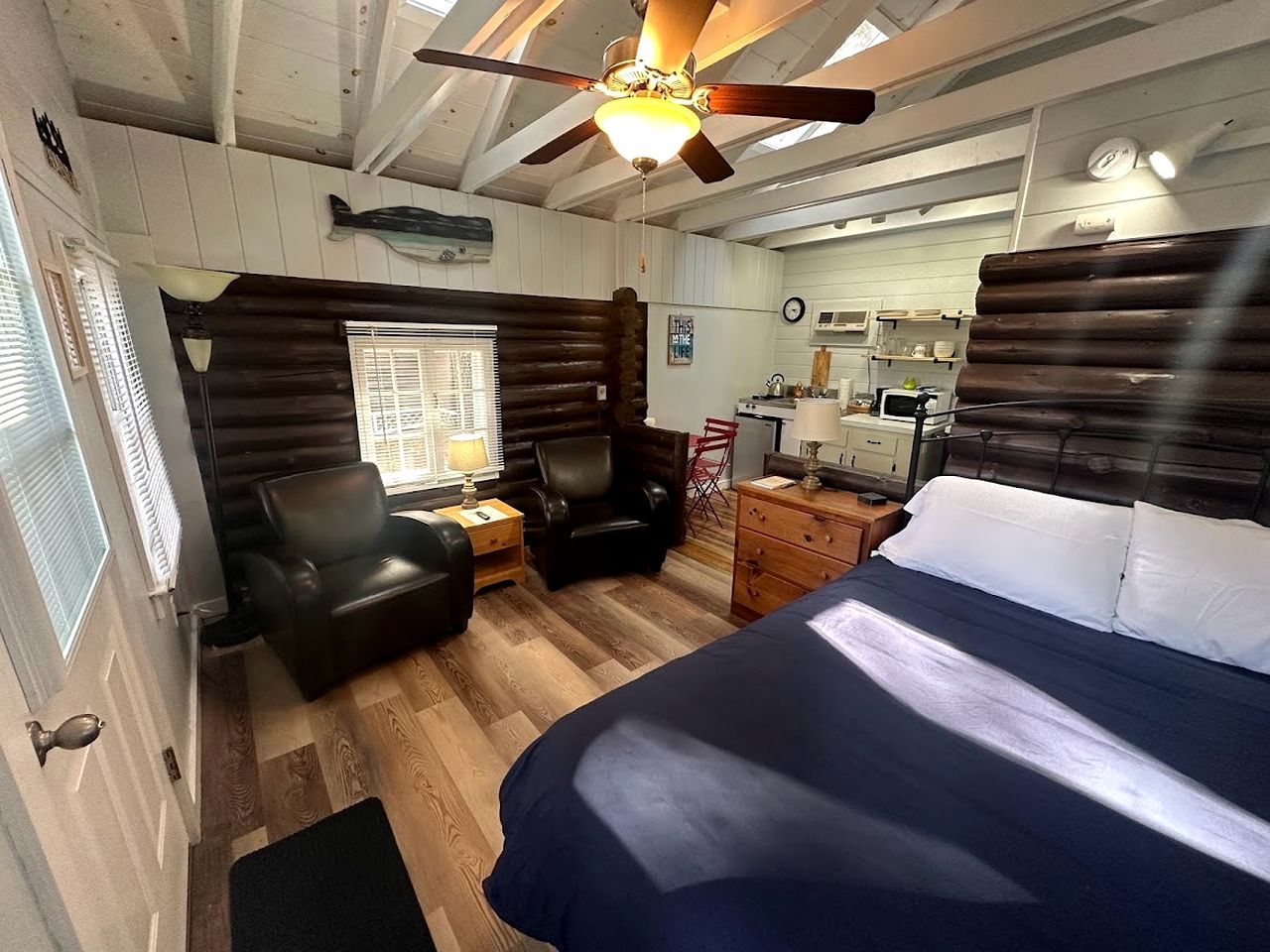 Cozy Cottage with Private Deck near West Penobscot Bay, Maine