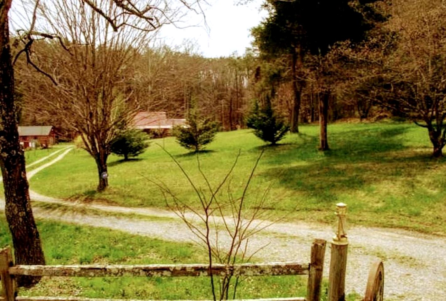 Tranquil Cabin with Hot Tub & Creek Views Near Bass Pro, Kodak Tennessee