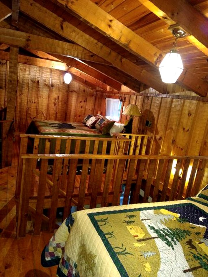 Tranquil Cabin with Hot Tub & Creek Views Near Bass Pro, Kodak Tennessee