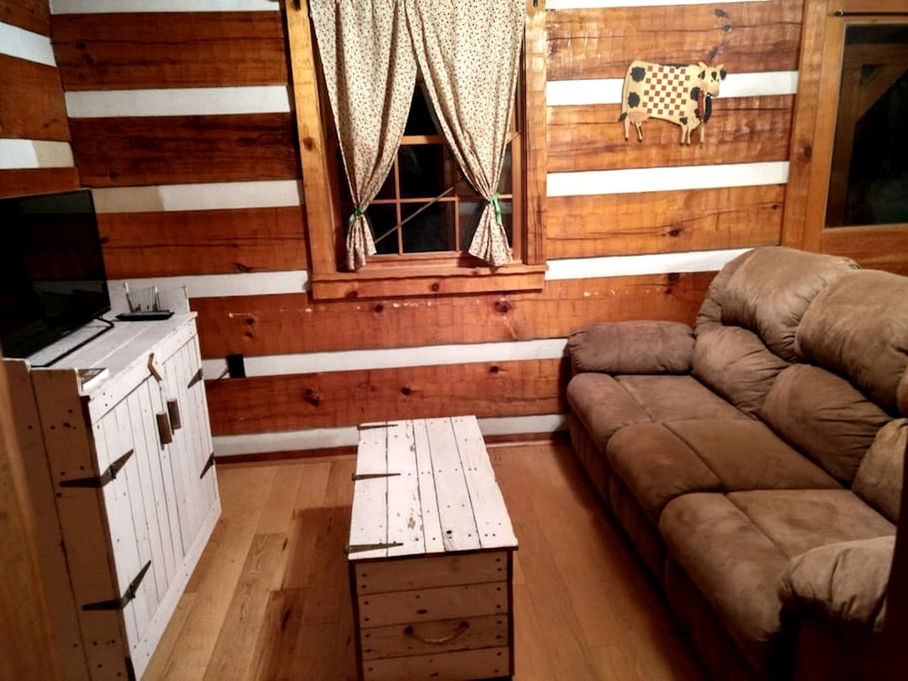 Tranquil Cabin with Hot Tub & Creek Views Near Bass Pro, Kodak Tennessee