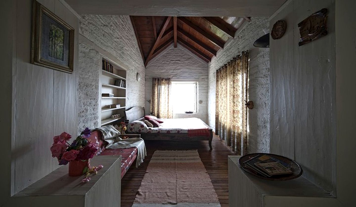 Cozy Couples Luxury Suite with Veranda in the Himalayas, India