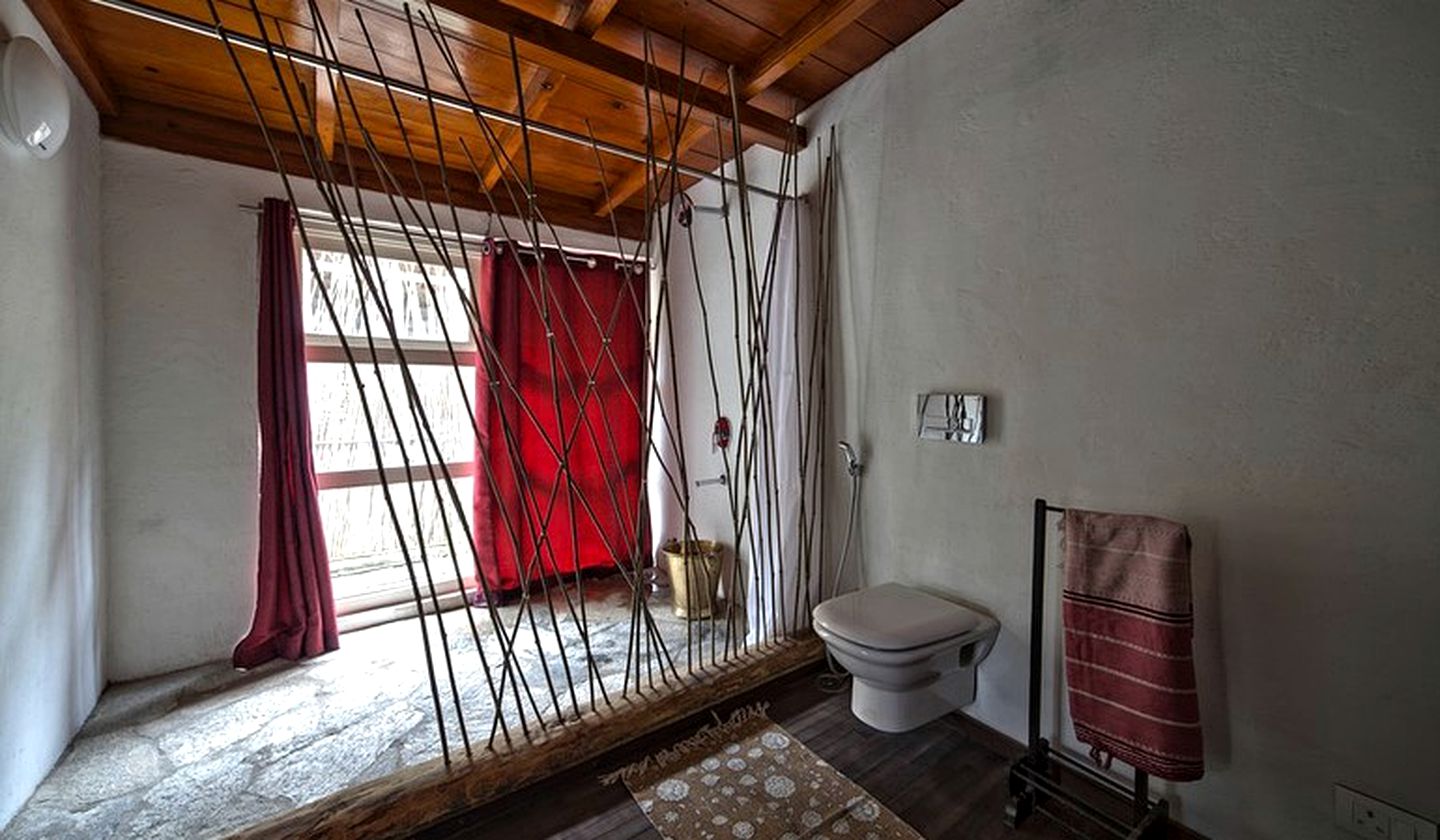 Cozy Couples Luxury Suite with Veranda in the Himalayas, India