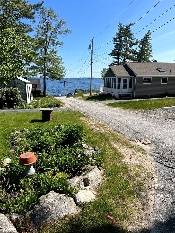 Amazing Lakefront Villa with Fireplace in Standish, Maine