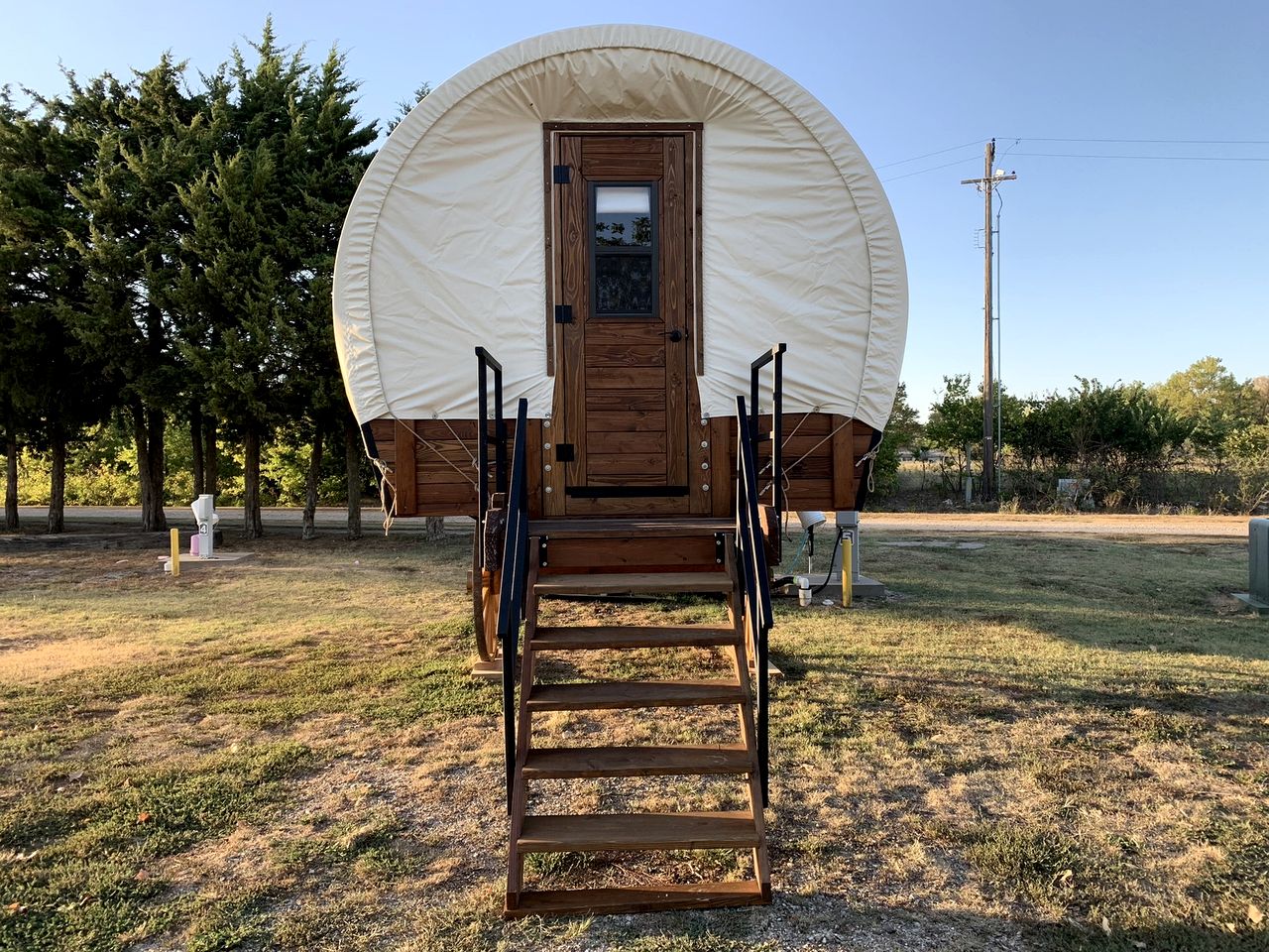 Cozy Covered Wagon for a Unique Glamping Experience in Beaumont, Kansas