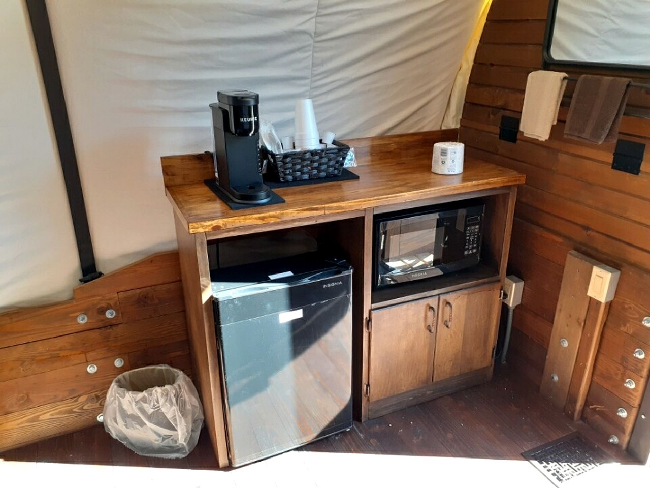 Cozy Covered Wagon for a Unique Glamping Experience in Beaumont, Kansas