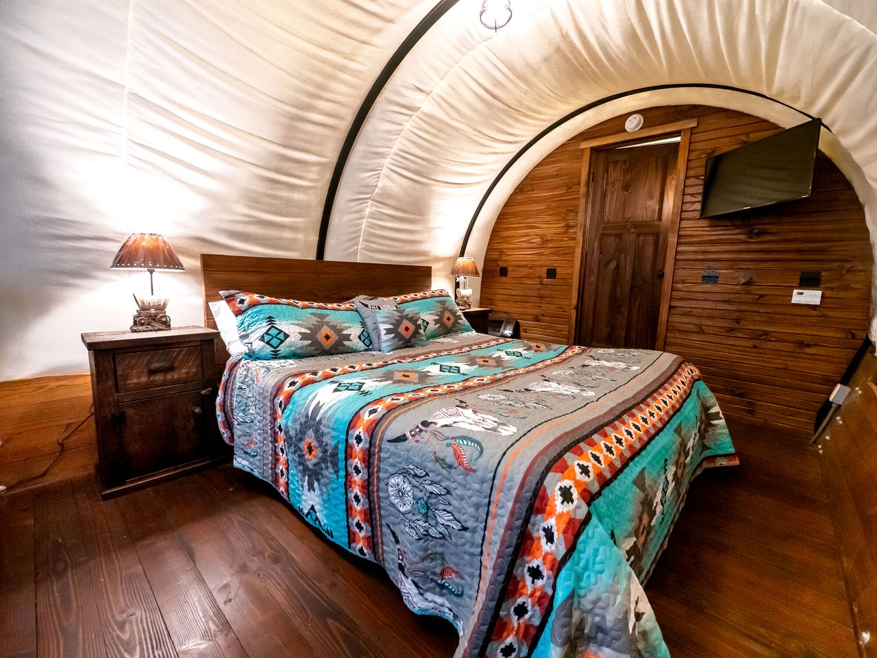 Cozy Covered Wagon for a Unique Glamping Experience in Beaumont, Kansas