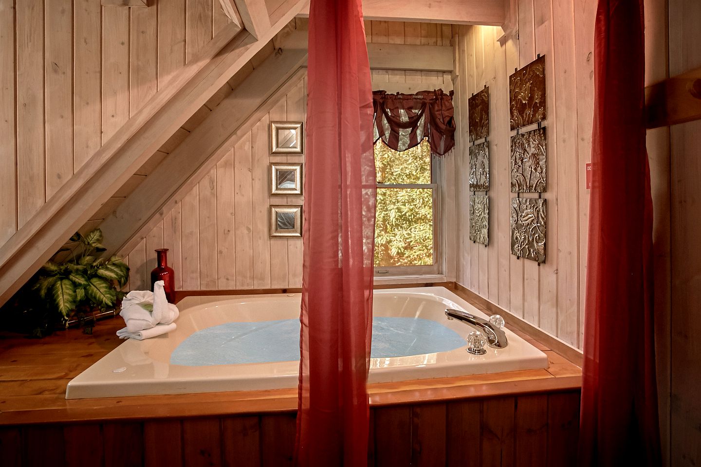 Cozy Tennessee Cabin Rental in Gatlinburg for a Family Getaway