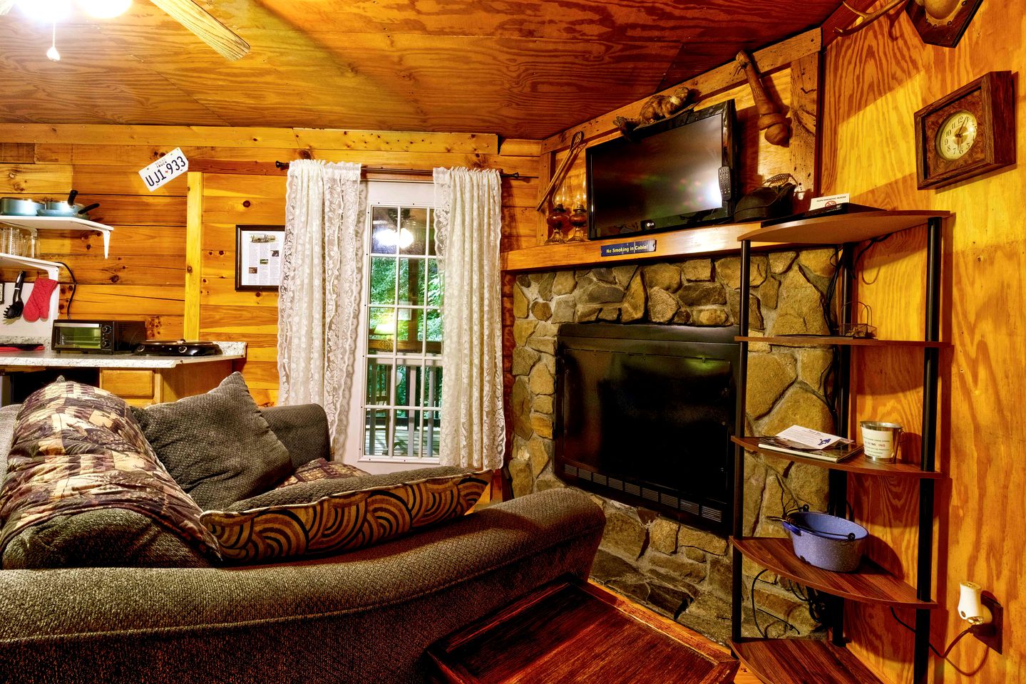 Romantic Log Cabin in Wooded Setting near Cherokee, North Carolina
