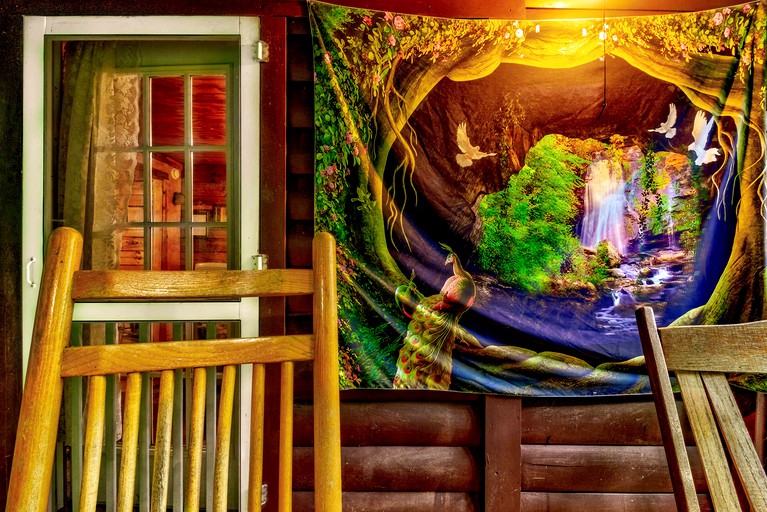 Romantic Log Cabin in Wooded Setting near Cherokee, North Carolina | Log Cabins (Cherokee, North Carolina, United States of America)