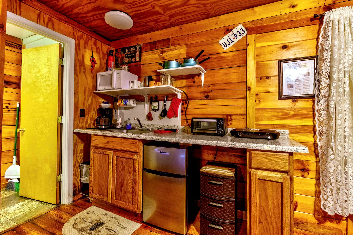 Romantic Log Cabin in Wooded Setting near Cherokee, North Carolina