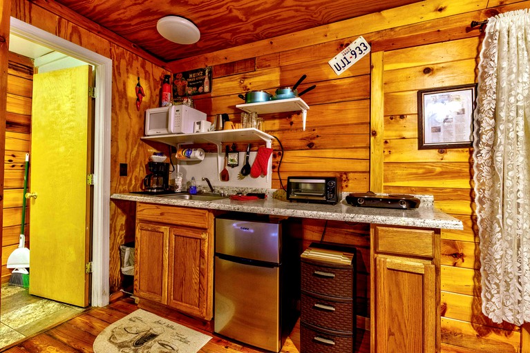 Romantic Log Cabin in Wooded Setting near Cherokee, North Carolina | Log Cabins (Cherokee, North Carolina, United States of America)