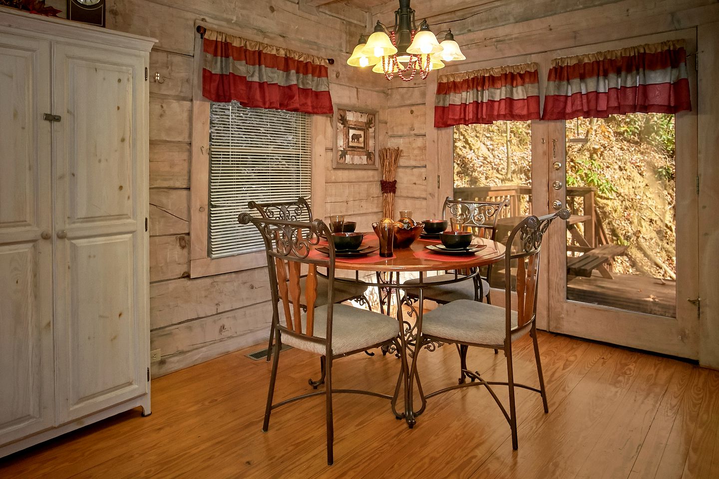 Cozy Tennessee Cabin Rental in Gatlinburg for a Family Getaway
