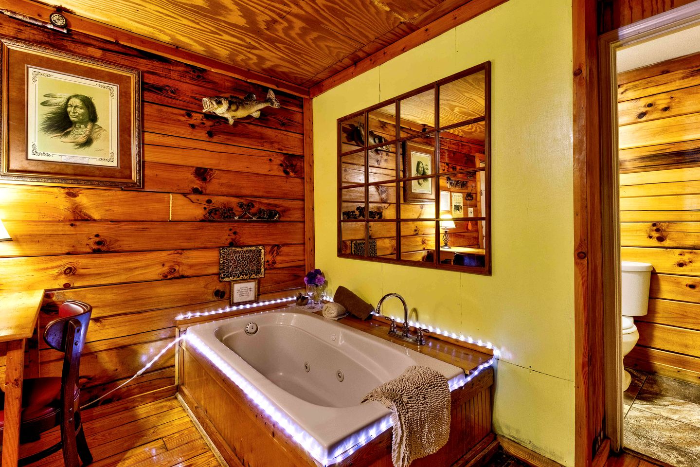 Romantic Log Cabin in Wooded Setting near Cherokee, North Carolina