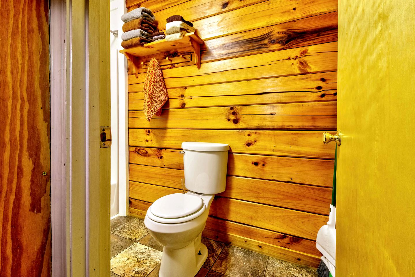 Romantic Log Cabin in Wooded Setting near Cherokee, North Carolina