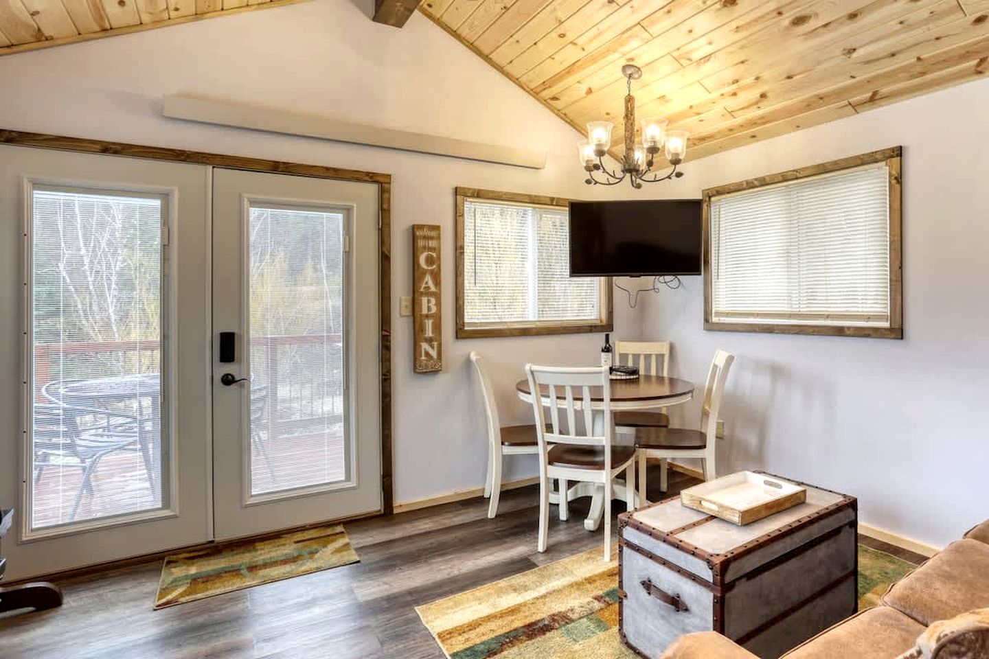 Vibrant Creekside Cabin Haven near Battle Creek River in South Dakota