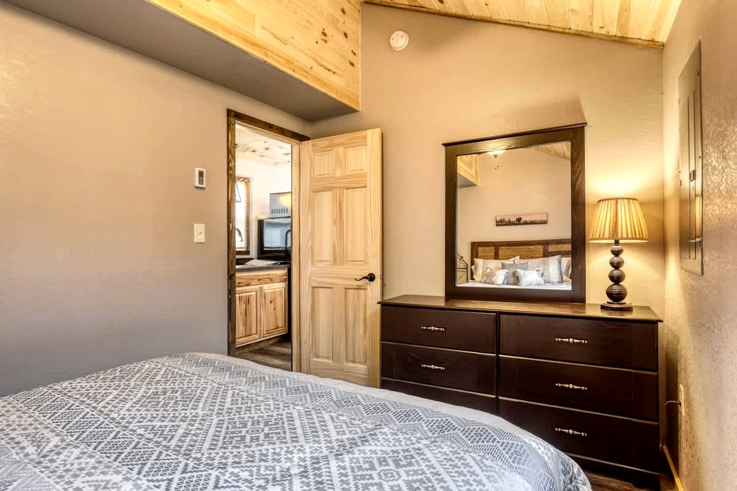 Vibrant Creekside Cabin Haven near Battle Creek River in South Dakota