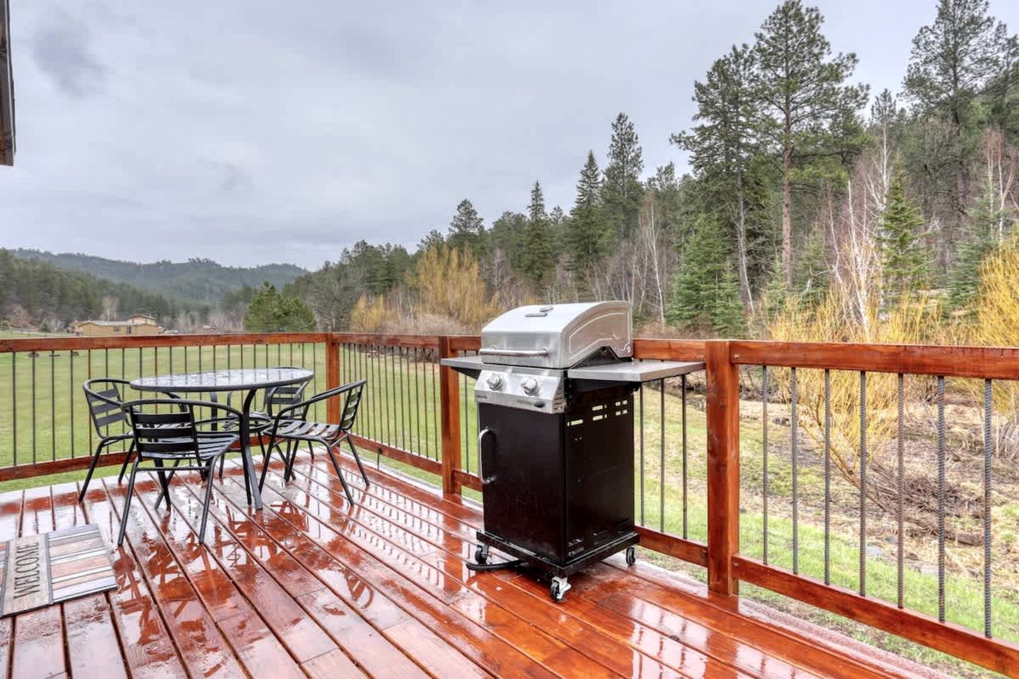 Vibrant Creekside Cabin Haven near Battle Creek River in South Dakota