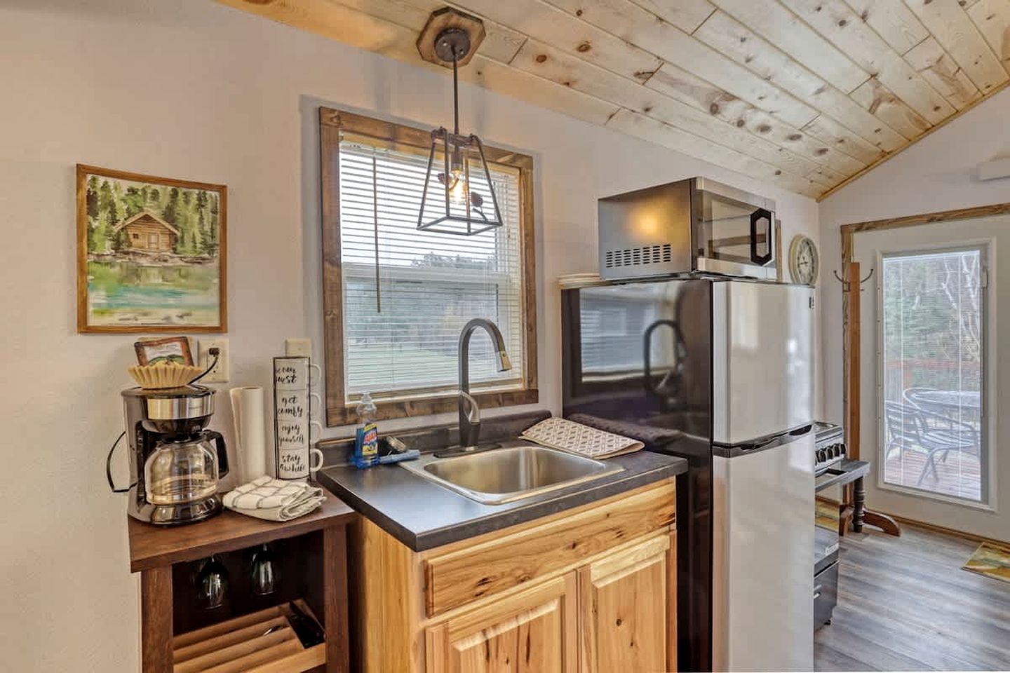 Vibrant Creekside Cabin Haven near Battle Creek River in South Dakota