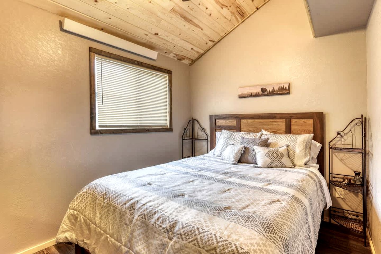 Vibrant Creekside Cabin Haven near Battle Creek River in South Dakota