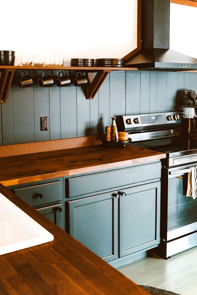 Rustic Mountain Cabin with Porch & Fire Pit in New Market, Virginia