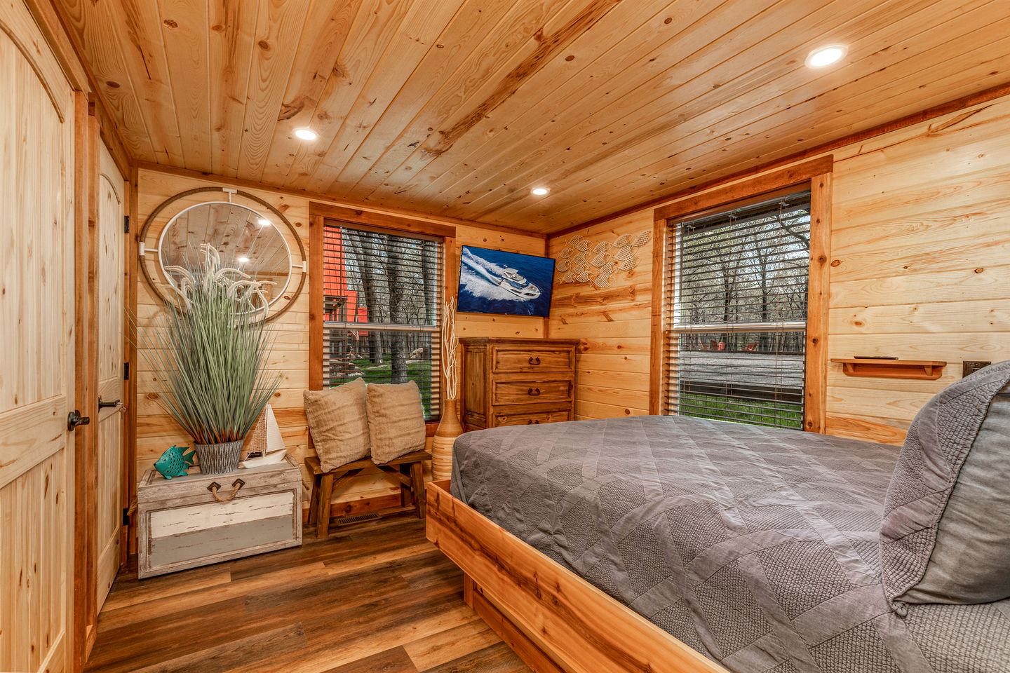 Cozy Family Cabin with Deck in Oklahoma