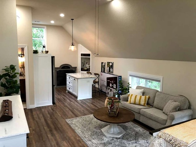 Cozy Farmhouse Loft Retreat with Garage & Scenic Views in Siloam Springs, Arkansas