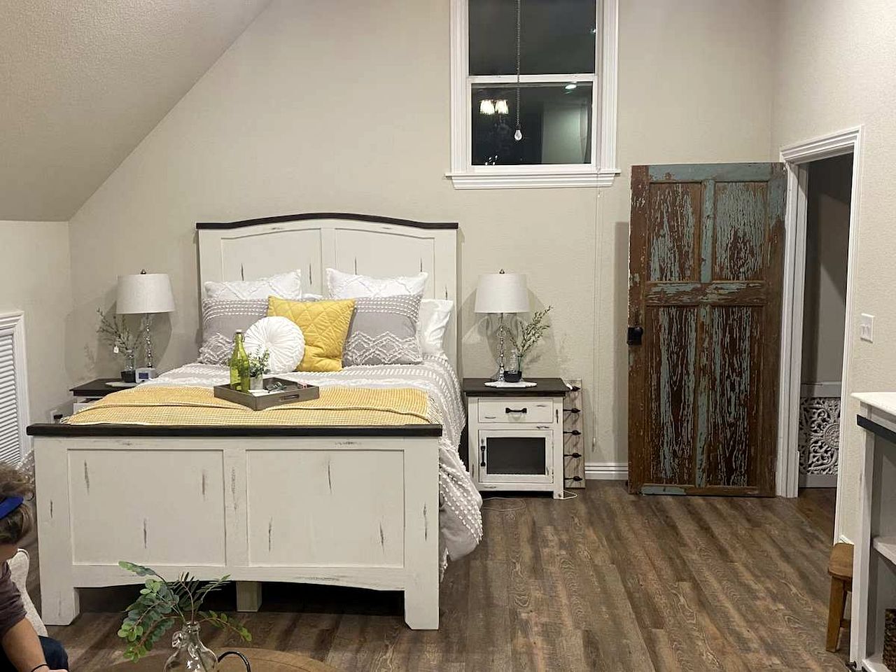 Cozy Farmhouse Loft Retreat with Garage & Scenic Views in Siloam Springs, Arkansas