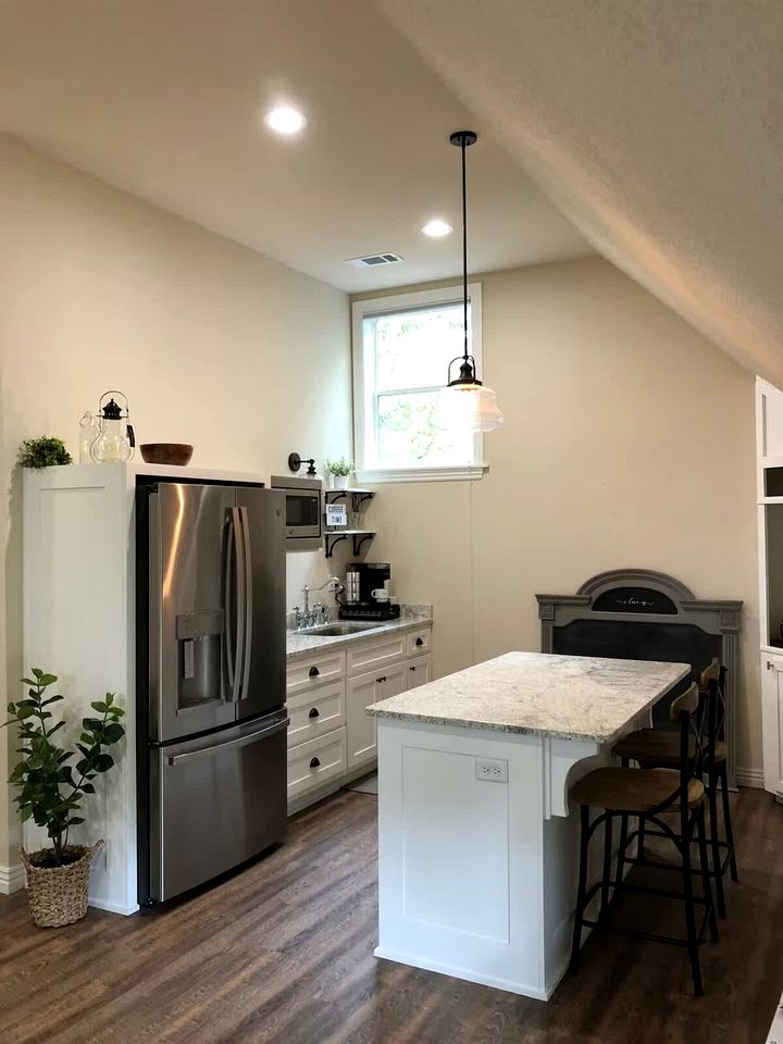 Cozy Farmhouse Loft Retreat with Garage & Scenic Views in Siloam Springs, Arkansas