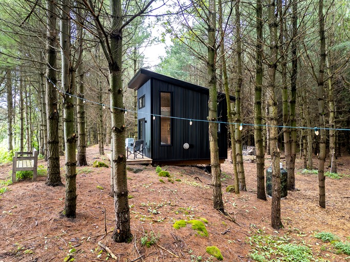 Tiny Houses (Canada, Chatsworth, Ontario)
