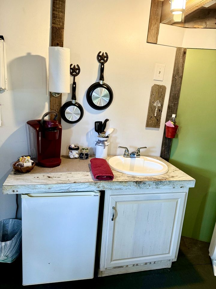 Cozy Glamping Yurt with Wildlife Views near Mountain Home, Texas