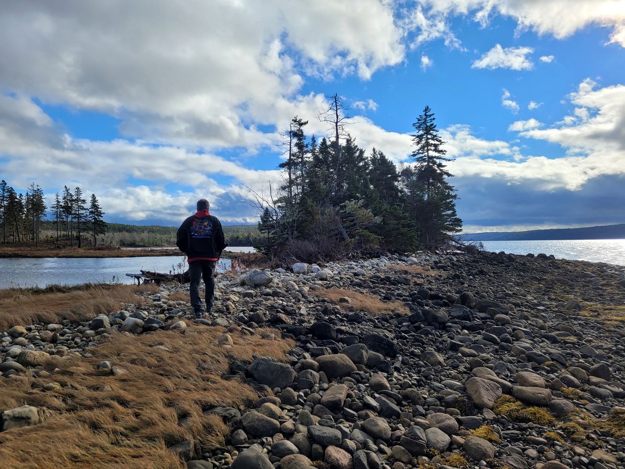 E﻿xperience Nature's Beauty: District of Guysborough Lakefront Cottage Escape