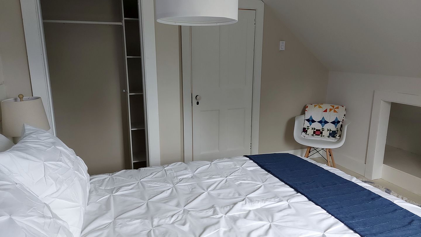 E﻿xperience Nature's Beauty: District of Guysborough Lakefront Cottage Escape
