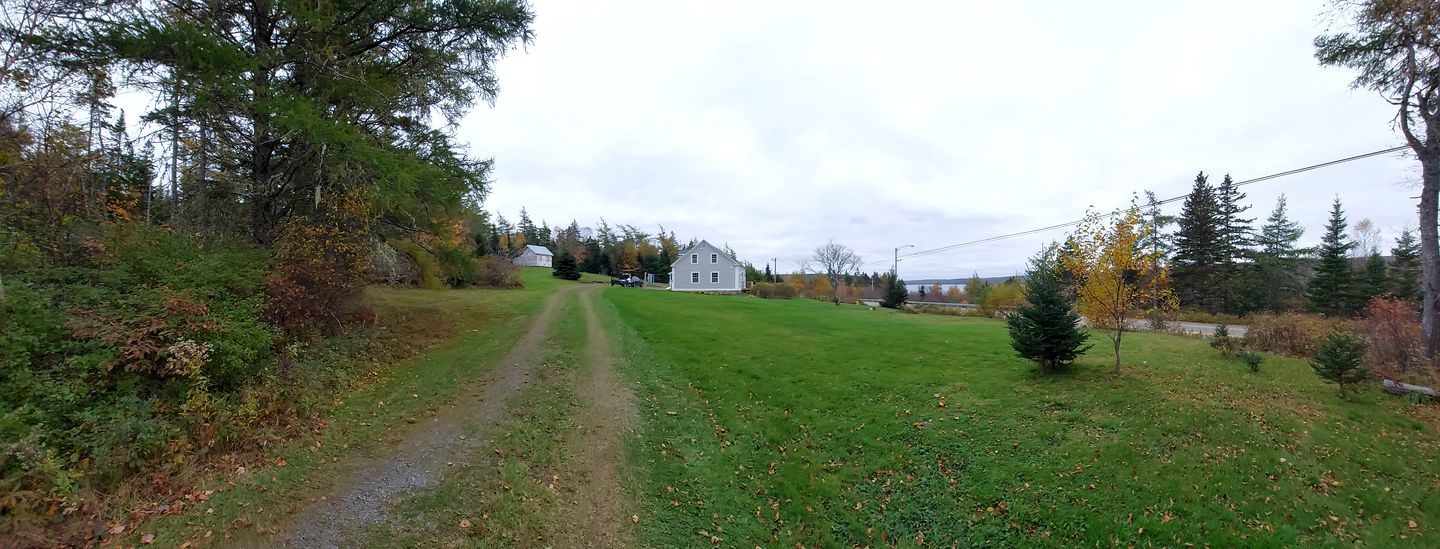 E﻿xperience Nature's Beauty: District of Guysborough Lakefront Cottage Escape