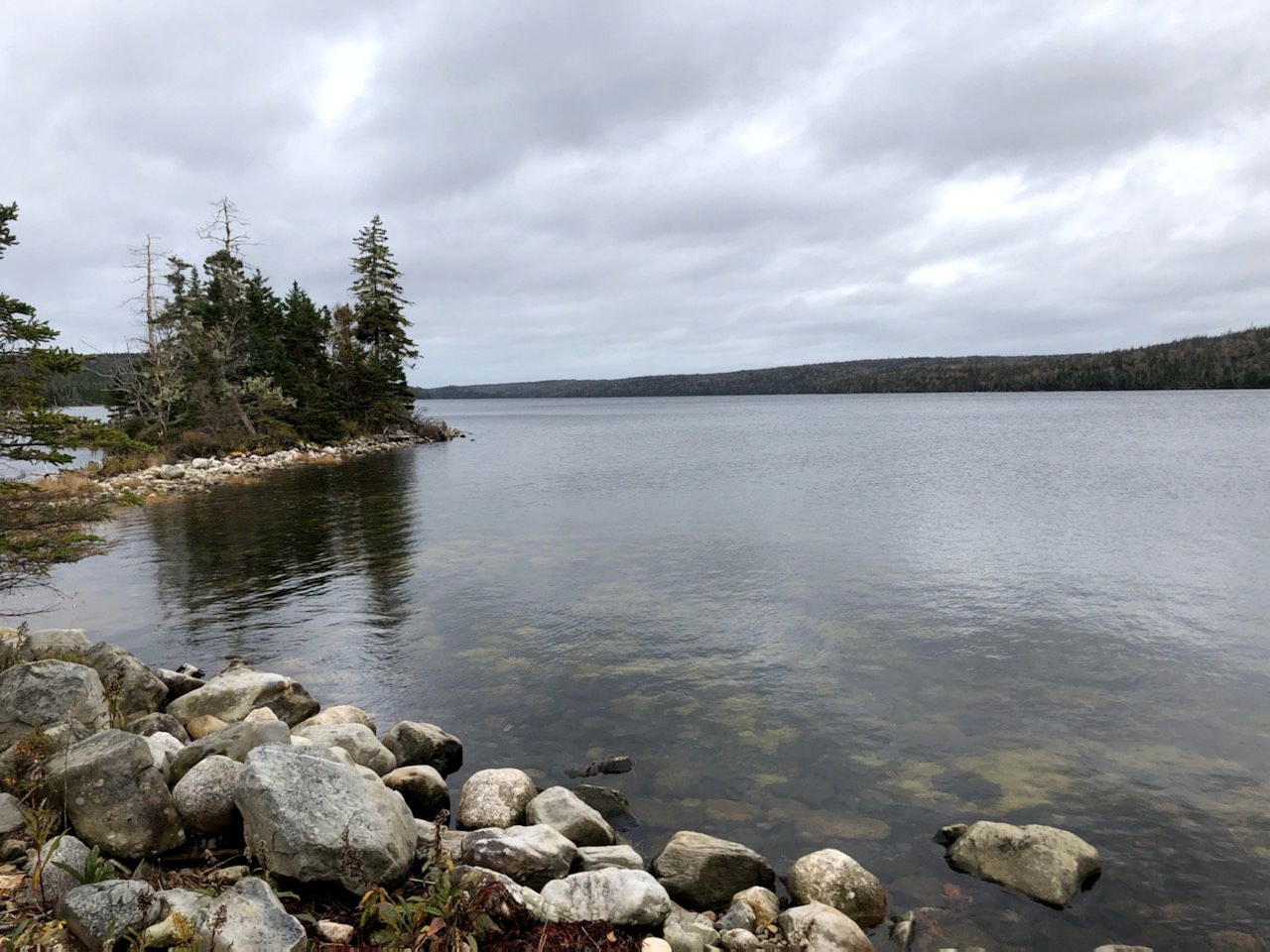 E﻿xperience Nature's Beauty: District of Guysborough Lakefront Cottage Escape