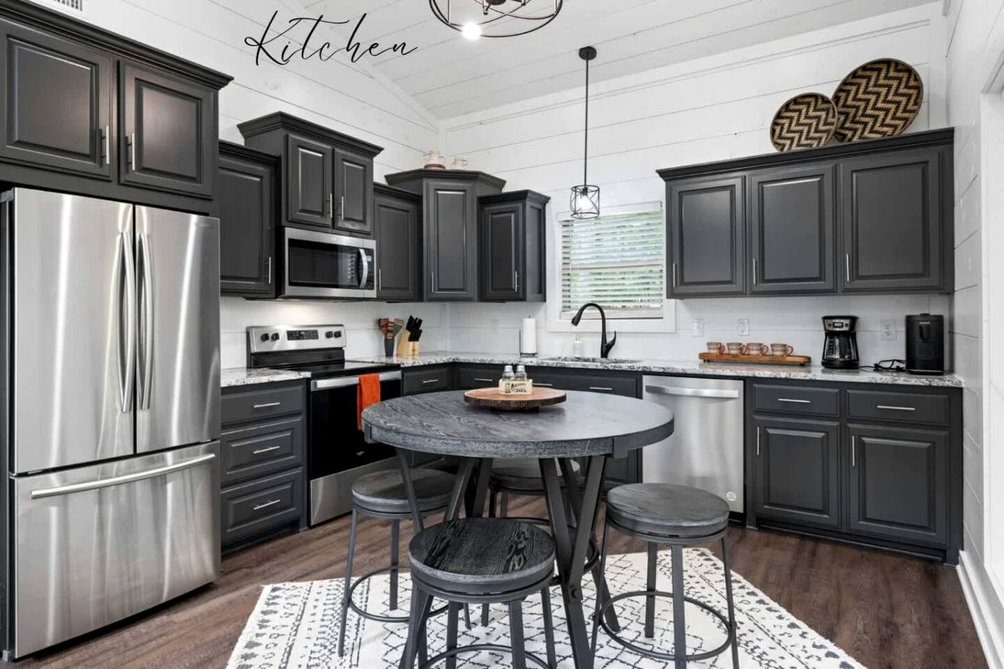 Cozy Cabin with Hot Tub & Fire Pit Near Broken Bow Lake, Broken Bow, OK