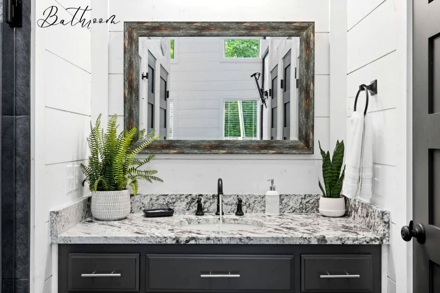 Cozy Cabin with Hot Tub & Fire Pit Near Broken Bow Lake, Broken Bow, OK